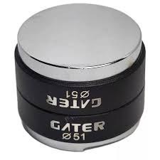 ابزار دو کاره باریستا؛ ترکیب کامل لولر و تمپر برای آماده سازی اسپرسوی ایده آل.