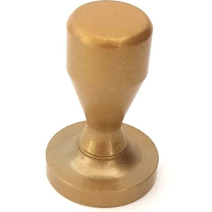 تمپر استیل، ابزار کوچک اما حیاتی برای یک اسپرسوی حرفه ای در خانه.